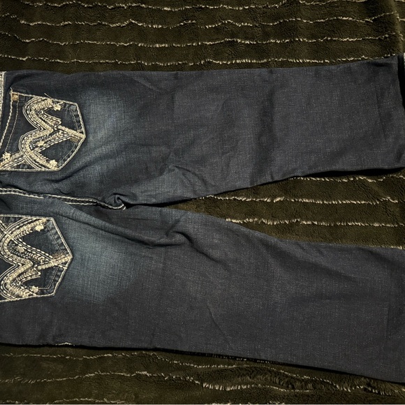 Grace in LA capris - Picture 3 of 6